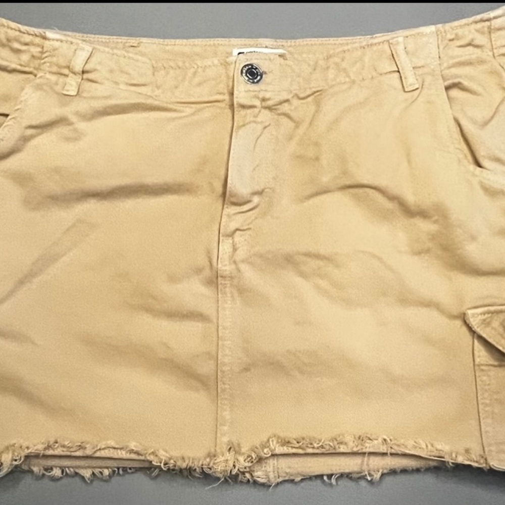 Gina Tricot Cargo Skirt, size US 12-14 (European Pant Size 44). Good quality.